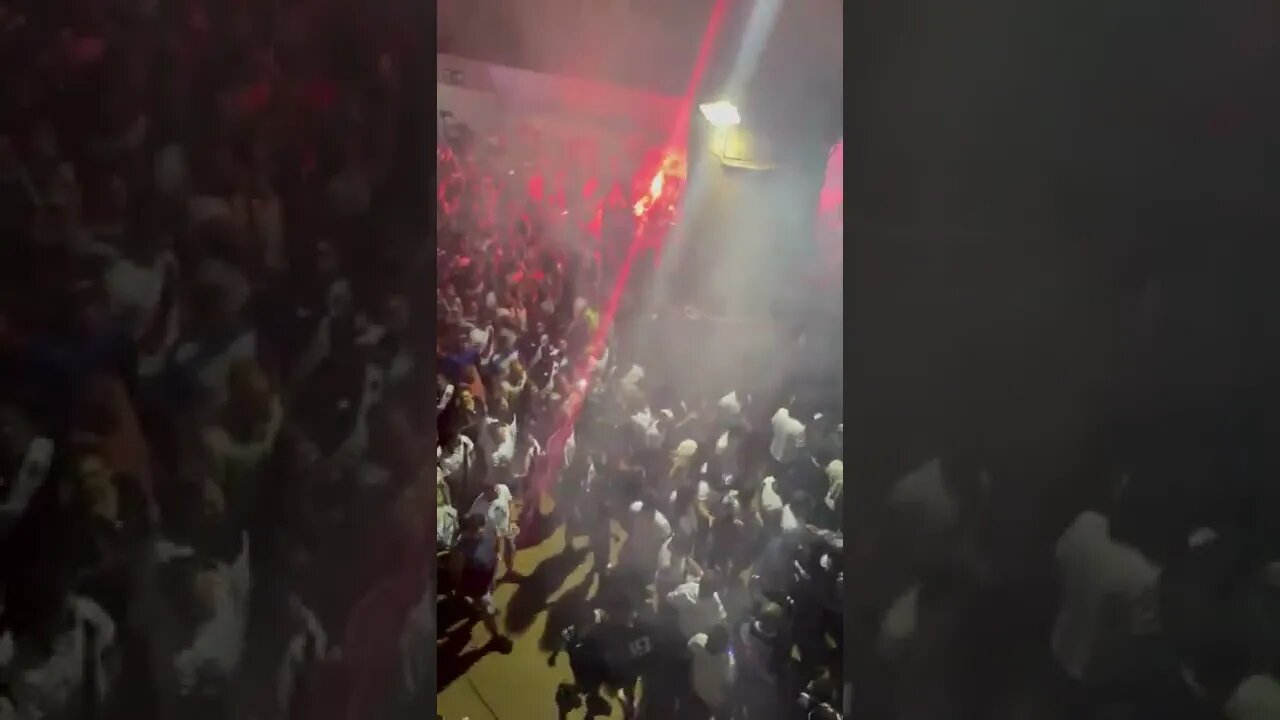 Torcida do Vasco cantando após a derrota em Goiânia para o Vila Nova