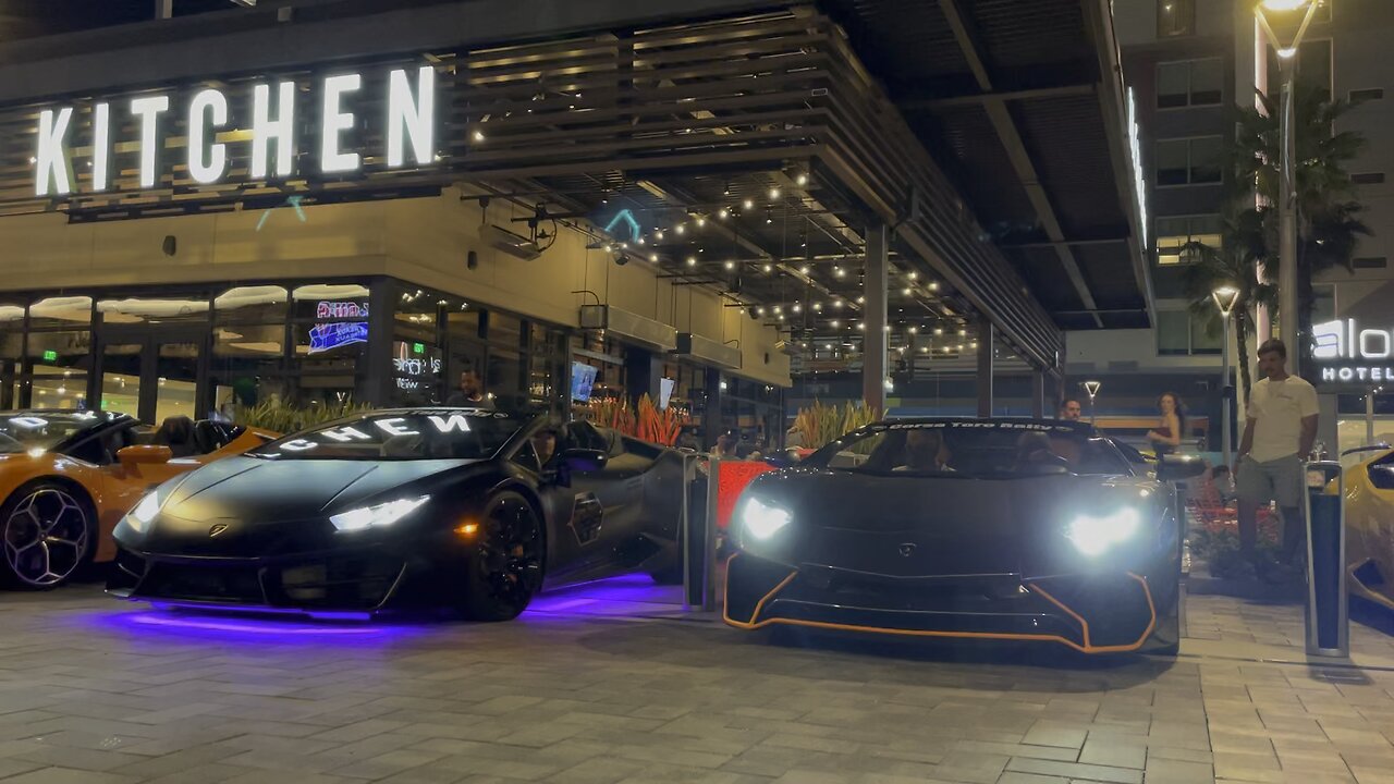 TWIN LAMBORGHINI HURACANS STEAL THE SHOW