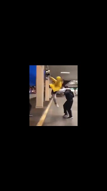 Thug to victim in .5 seconds