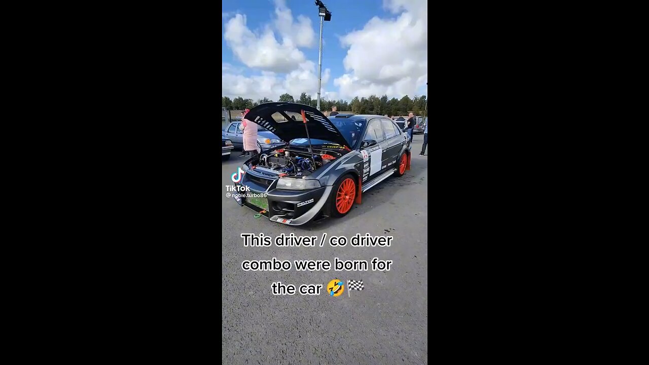 Driver and co-driver dream team 😂