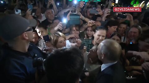 Derbent RU: President Putin Goes For A Walk To Greet Residents....