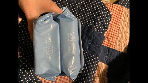 Neutrogena Makeup Remover Cleansing Face Wipes, Daily Cleansing Facial Towelettes to Remove Wat...