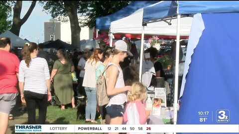 Papillion's Farmer's Market draws hundreds of shoppers and some new vendors