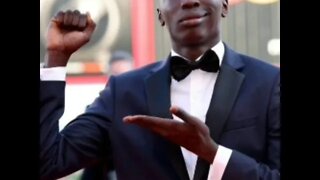 Tiktoker khaby Lamber vai empresariar Luva de pedreiro