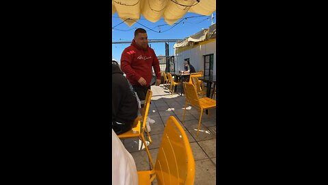 Don’t leave your burger 🍔 around Red