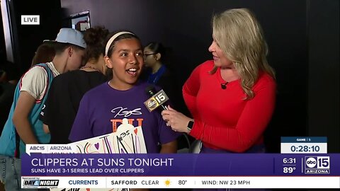 Fans make signs for Suns game