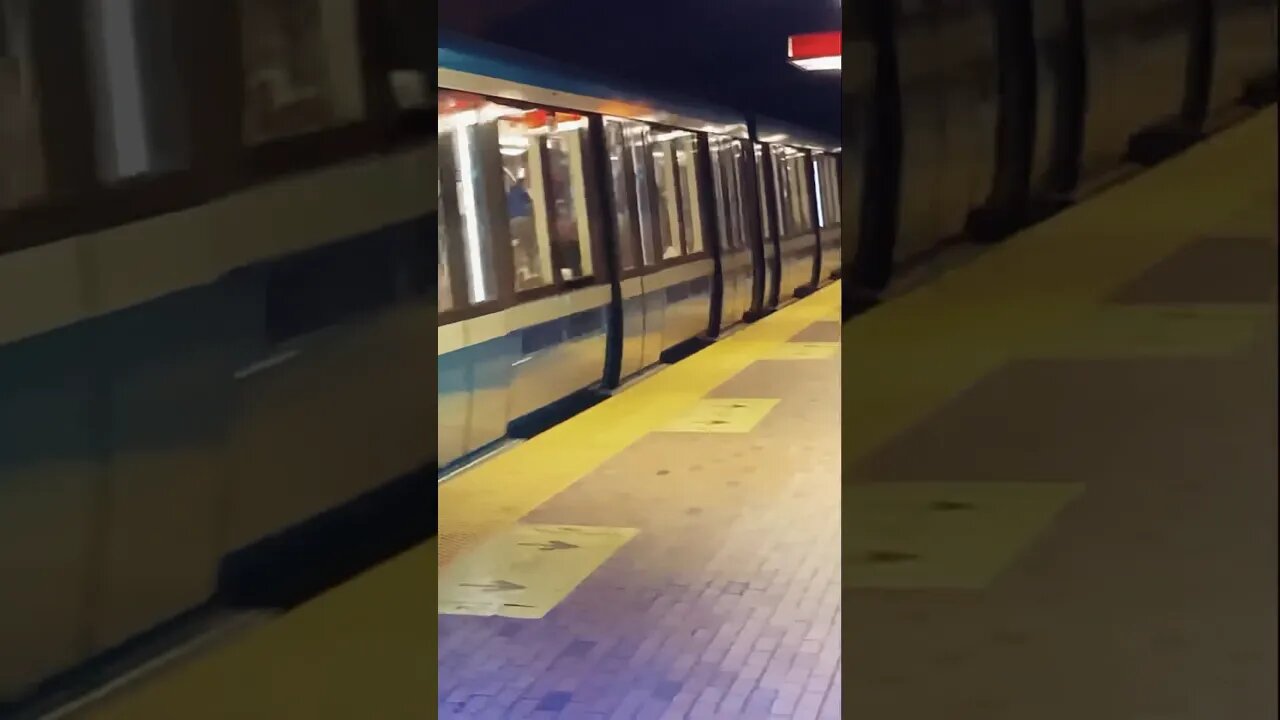 Lovely night Metro ambience #montreal #viralvideo #traintravel