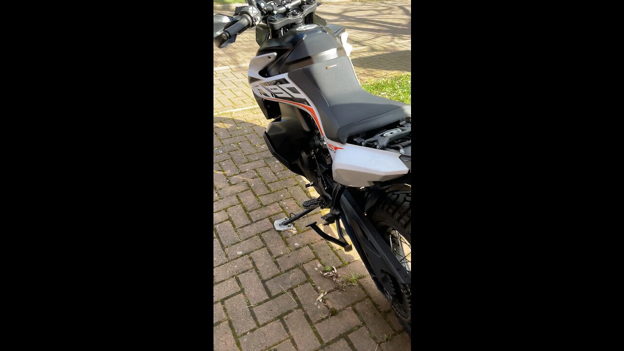 KTM 790 Adventure running