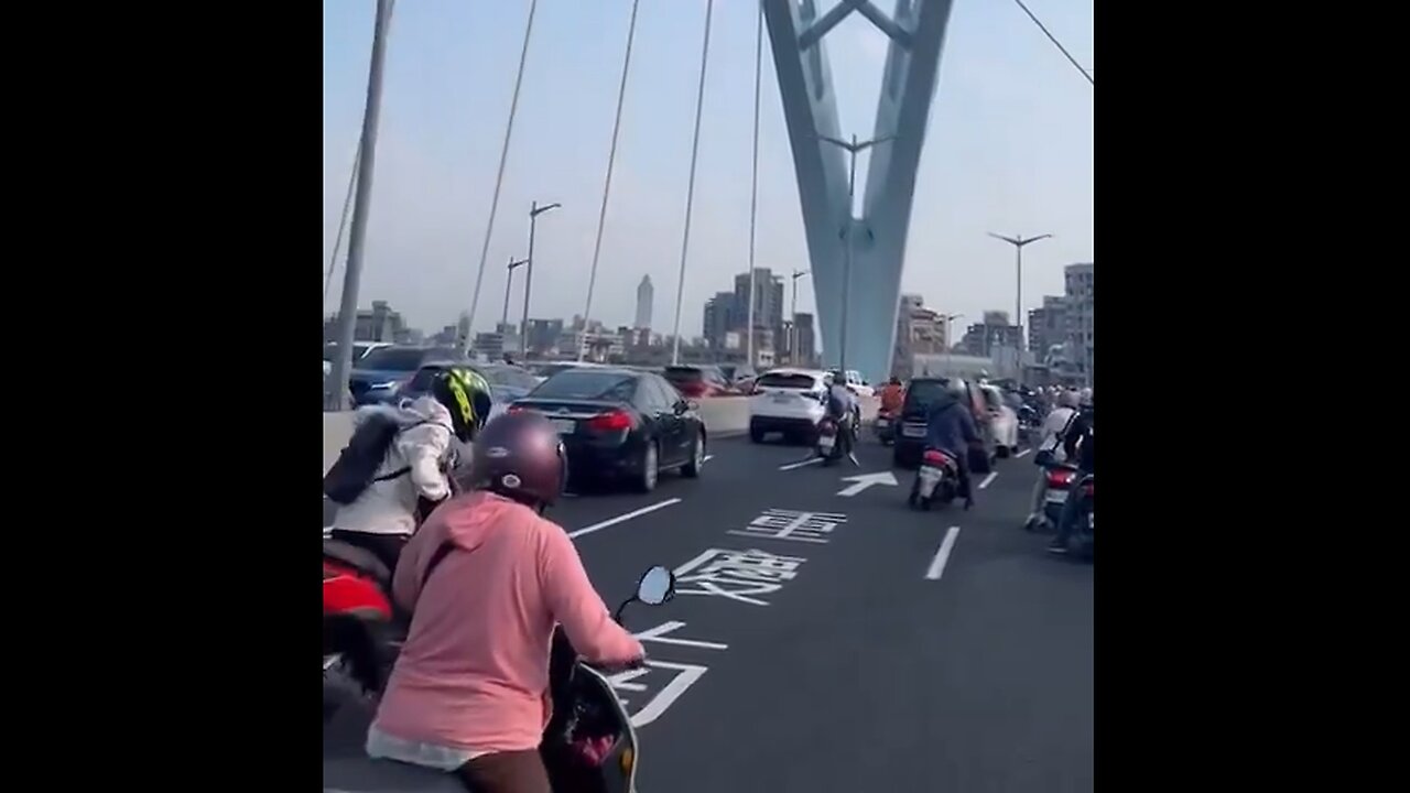 Suspension Bridge POV of the earthquake in Taiwan