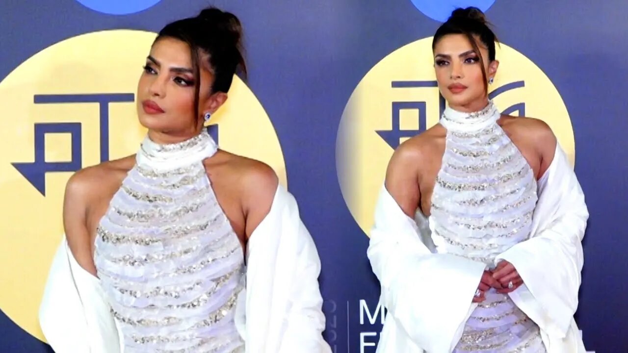 Priyanka Chopra Dazzles At The Red Carpet Of Jio Mami Mumbai Film Festival 😍🔥📸