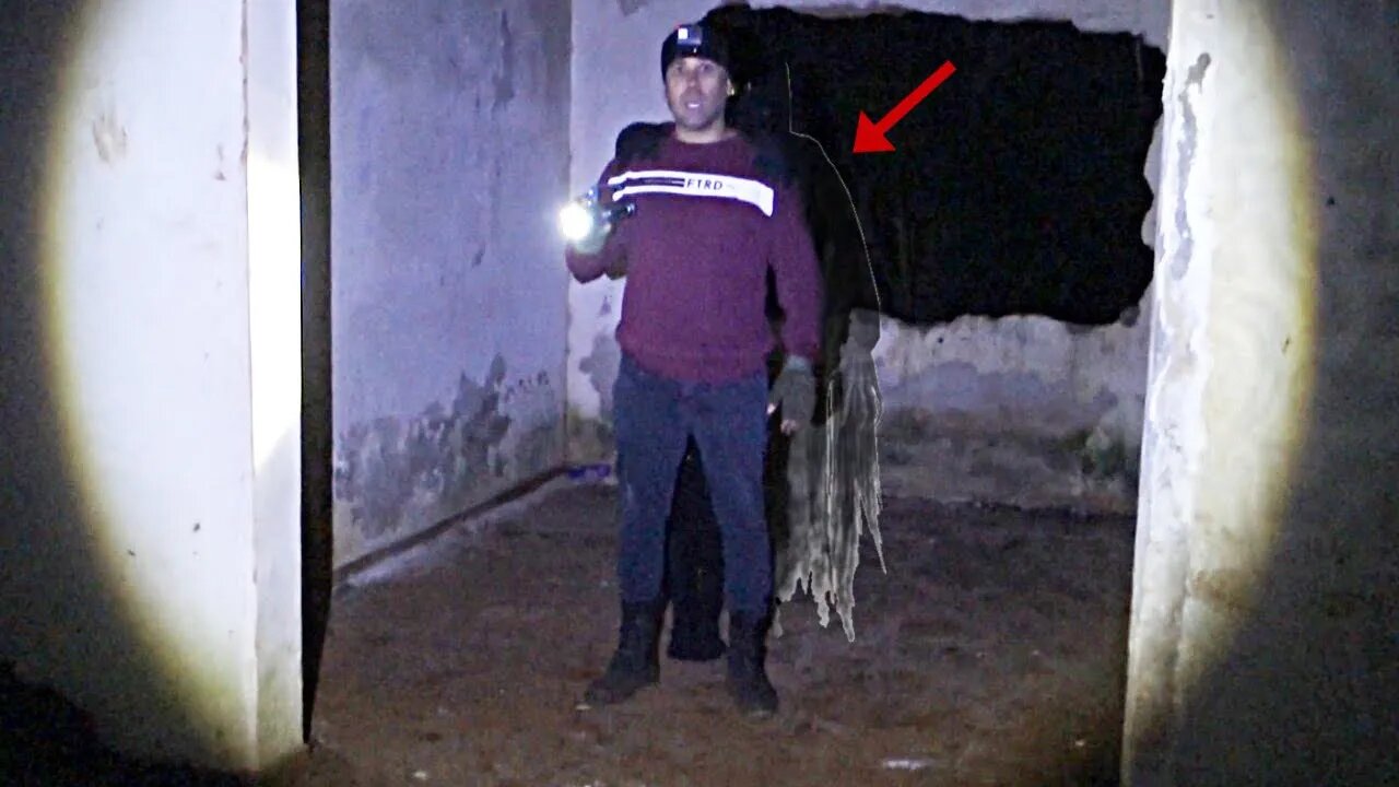MENINA DE PRETO SUBIU NAS MINHAS COSTAS, PIOR DIA DA MINHA VIDA