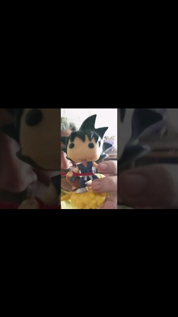 Goku na nuvem com bastão e rabo de macaquinho