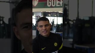 THIAGO SILVA APRIMORA A FORMA NO CT CARLOS CASTILHO