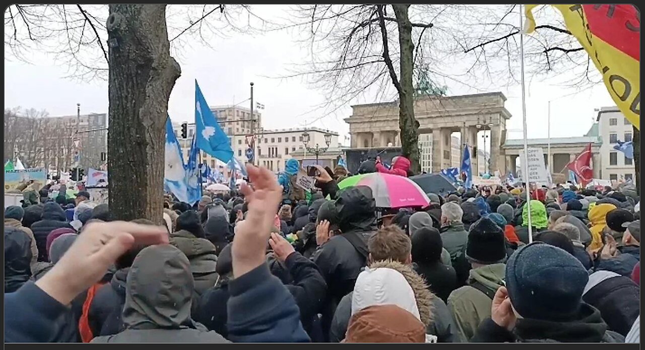 25.02.2023 Aufstand für den Frieden Kundgebung am Brandenburger Tor