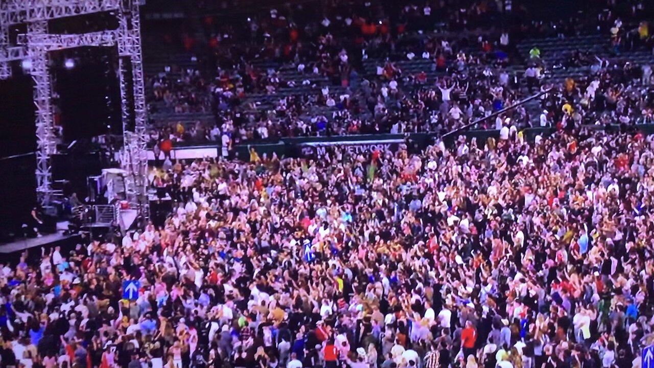 SoCal Harvest 2021 say Sinners prayer with Pastor Greg Laurie