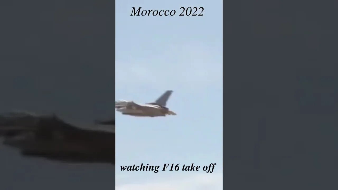 Watching F16 take off_ مشاهدة إقلاع الطائرة الحربية _F16 روعة#shorts