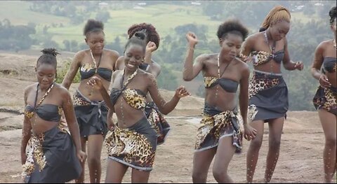 Opeta wa musungu -khabuse (its African cultural music enjoy the dance)