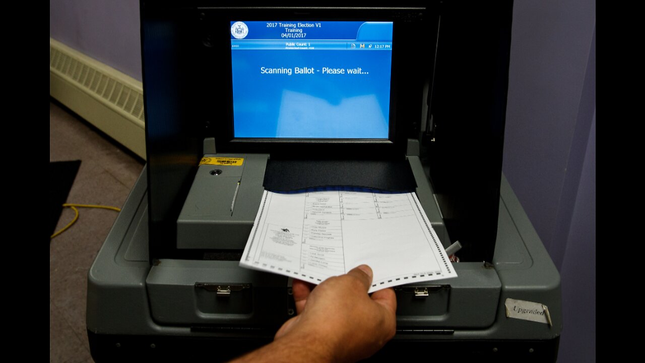 Poll worker in Maricopa County confirms "nothing's working" for the last half hour.