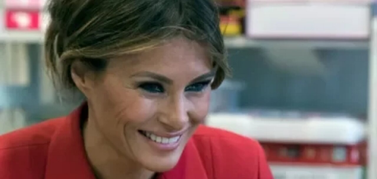 Melania trumph speaks french fluently😊😊