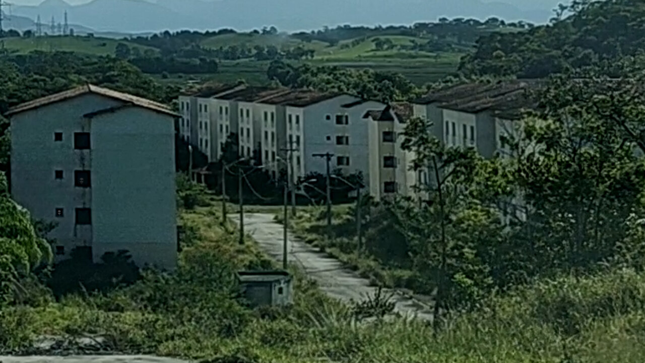 Exploring an Abandoned Condo in Rio de Janeiro | Macae, Brazil 🏢🇧🇷