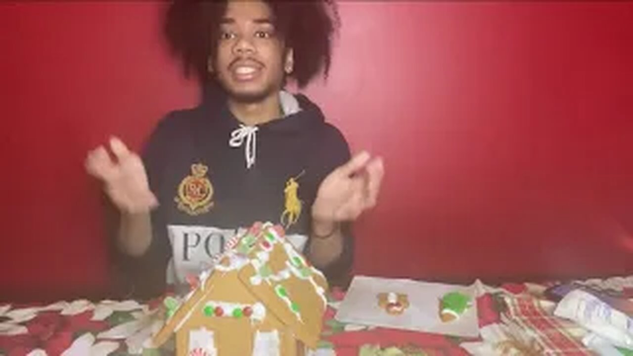 MAKING THE BEST GINGERBREAD HOUSE | Vlogmas 2021