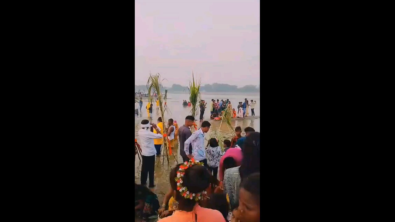 Shagro chhathi maai ke gitiya sunay lagl