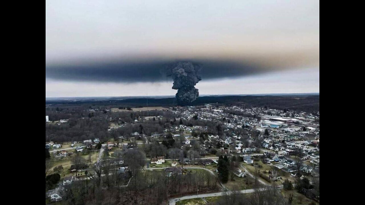 TRAIN DERAILMENT FIRE CLOSE UPS !!!!