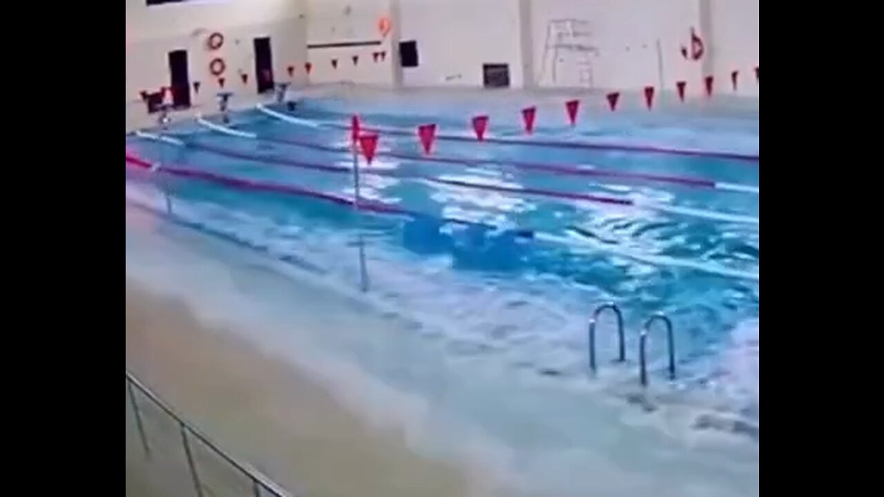 2023: Swimming pool during earthquake in Turkey