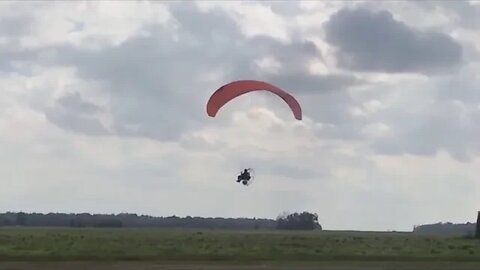 RAW paramotor footage from my iphone at Dougs Flyin with Country Music