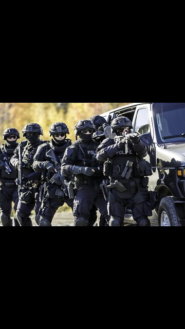 NOW - Hostage Situation at an Apple Store in Amsterdam