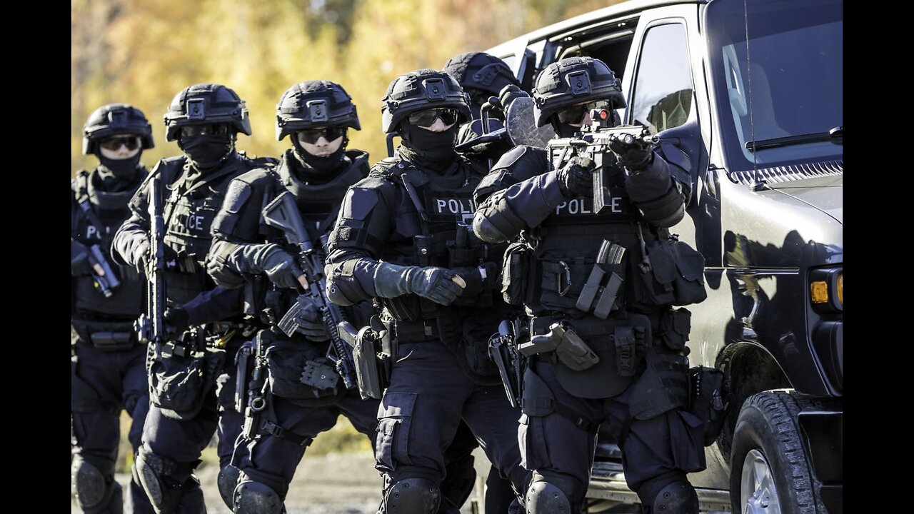 NOW - Hostage Situation at an Apple Store in Amsterdam