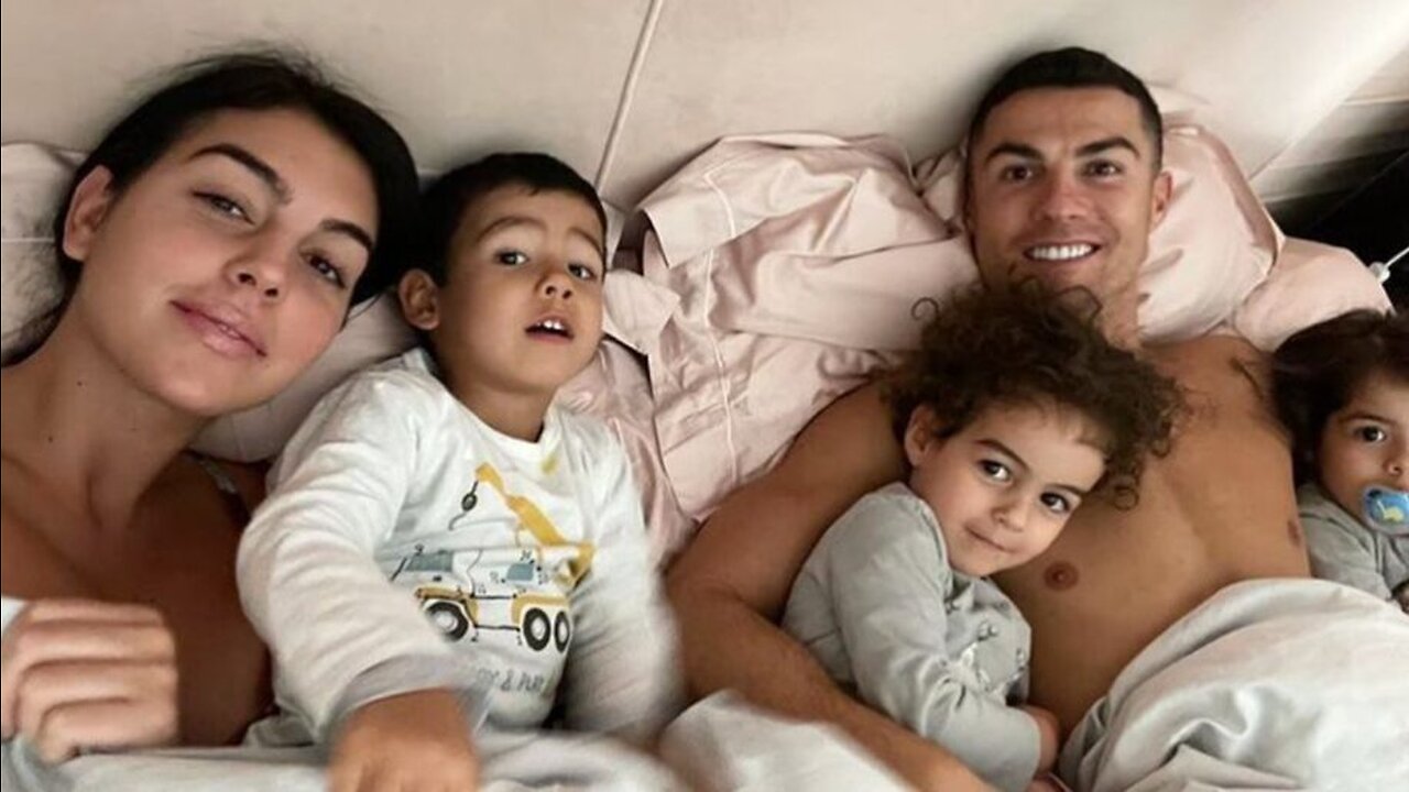 Ronaldo FUNNY Moments With His FAMILY (2022 / 2023) 💞 Wife & Children