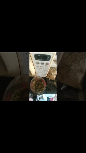 Preparing an herbal tea mix