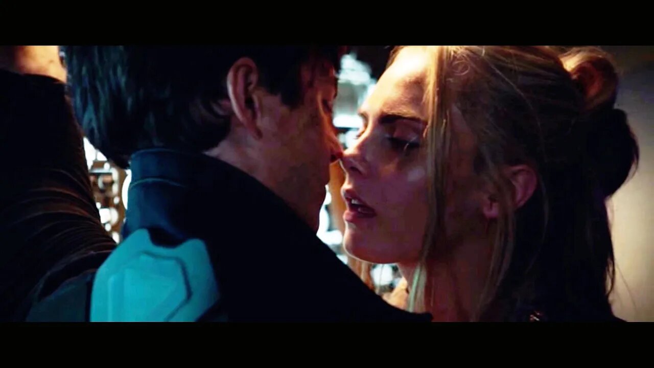 Cara Delevingne kiss scene