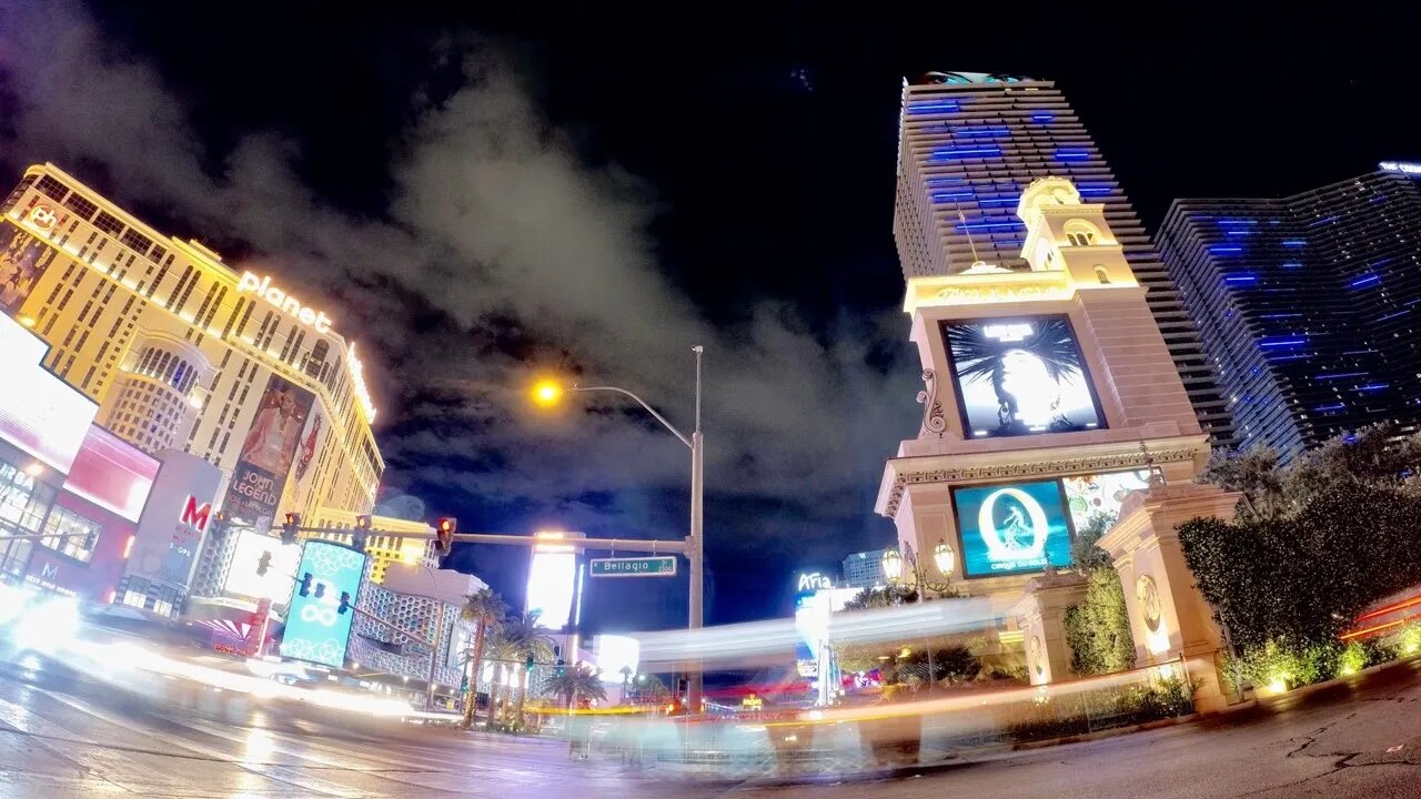 Las Vegas Strip Livestream - OMG I must Be Crazy With This Weather to do This 🤪