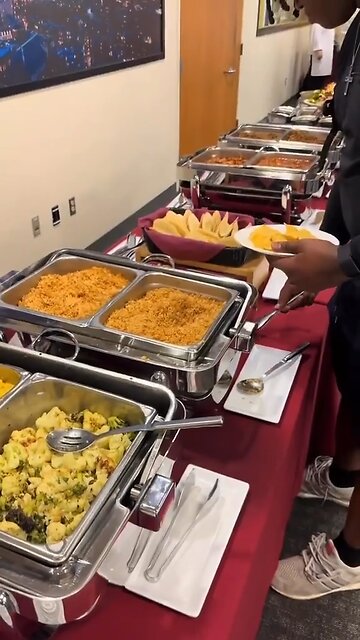 Damn y'all, where was all that food back when I was playing at Columbia?! 🤯😤😩🍽️🏈