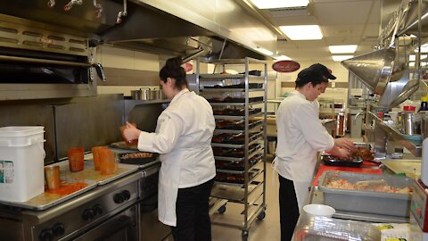 2000 pains de viande pour Moisson Beauce cuisinés par des étudiants