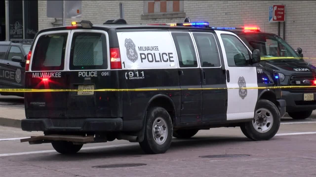 Man shot during attempted robbery downtown