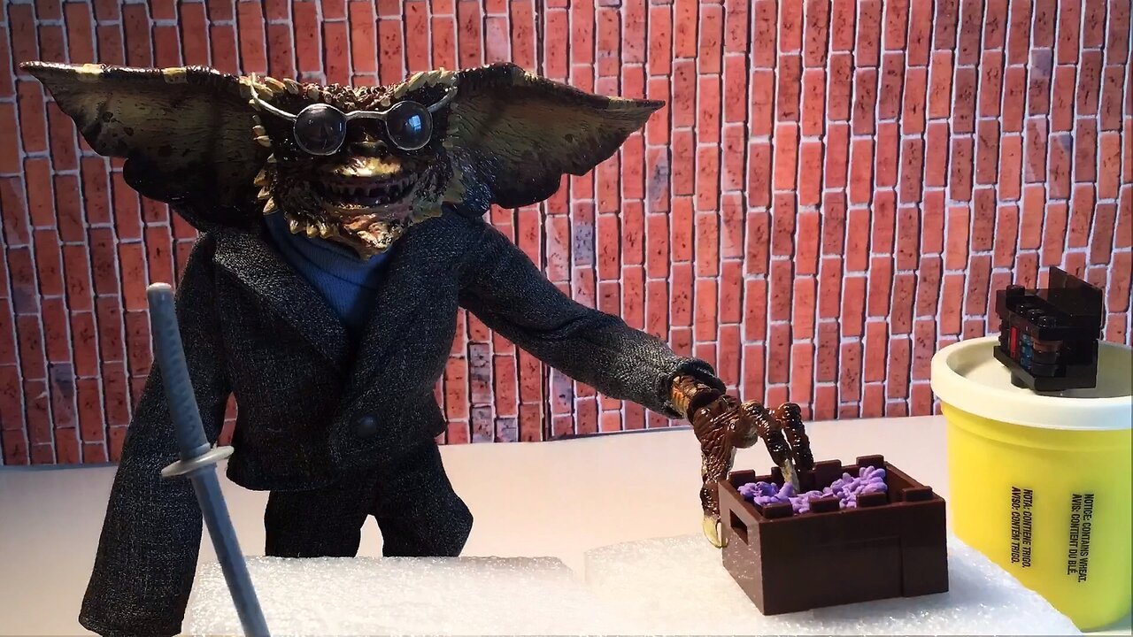 Gremlin Cooking (stop motion)