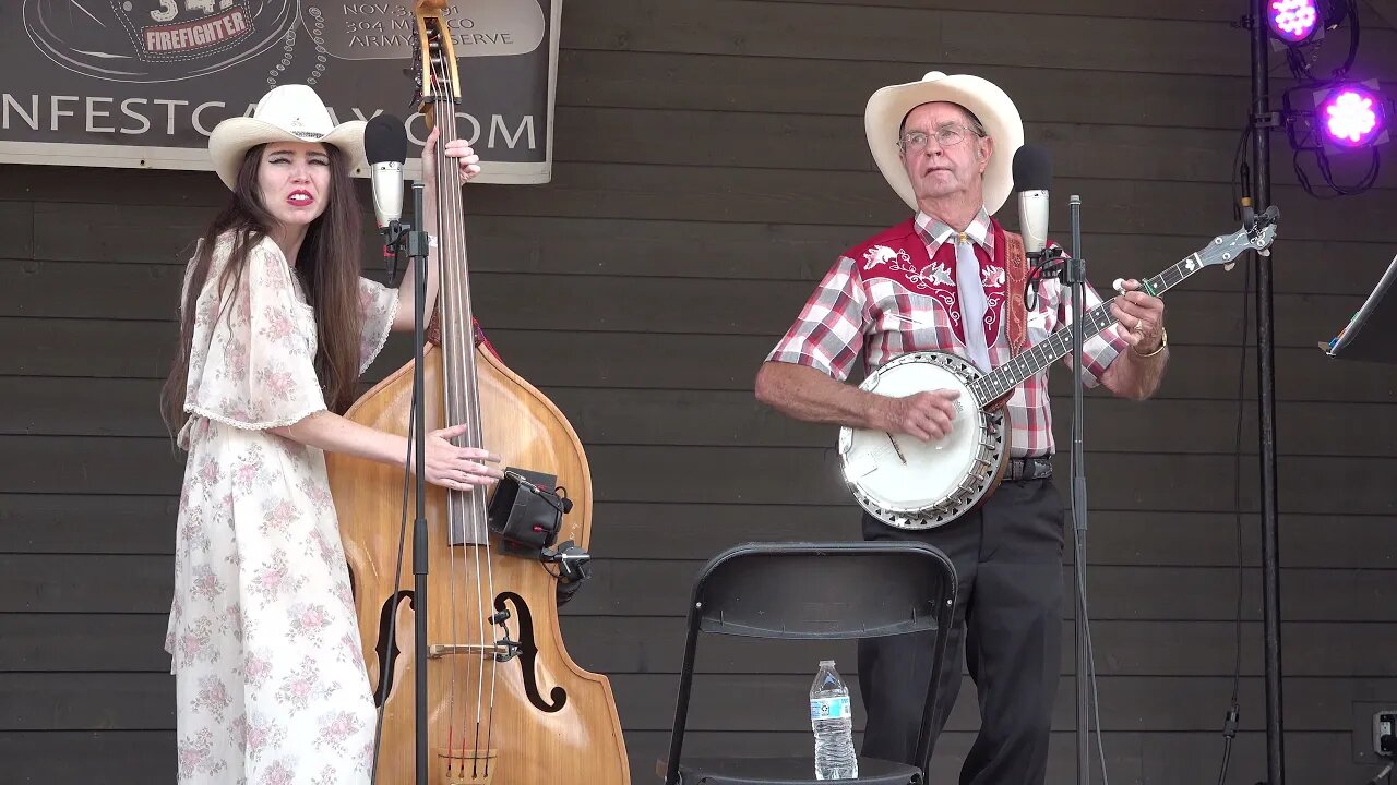 Larry Sigmon & Martha Spencer - Living On The Mountain