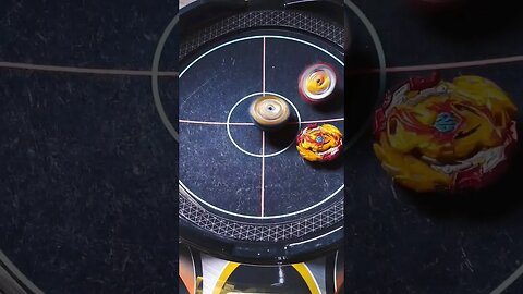 o melhor venceu #beyblade #beybladeburst #batalhadebeyblade