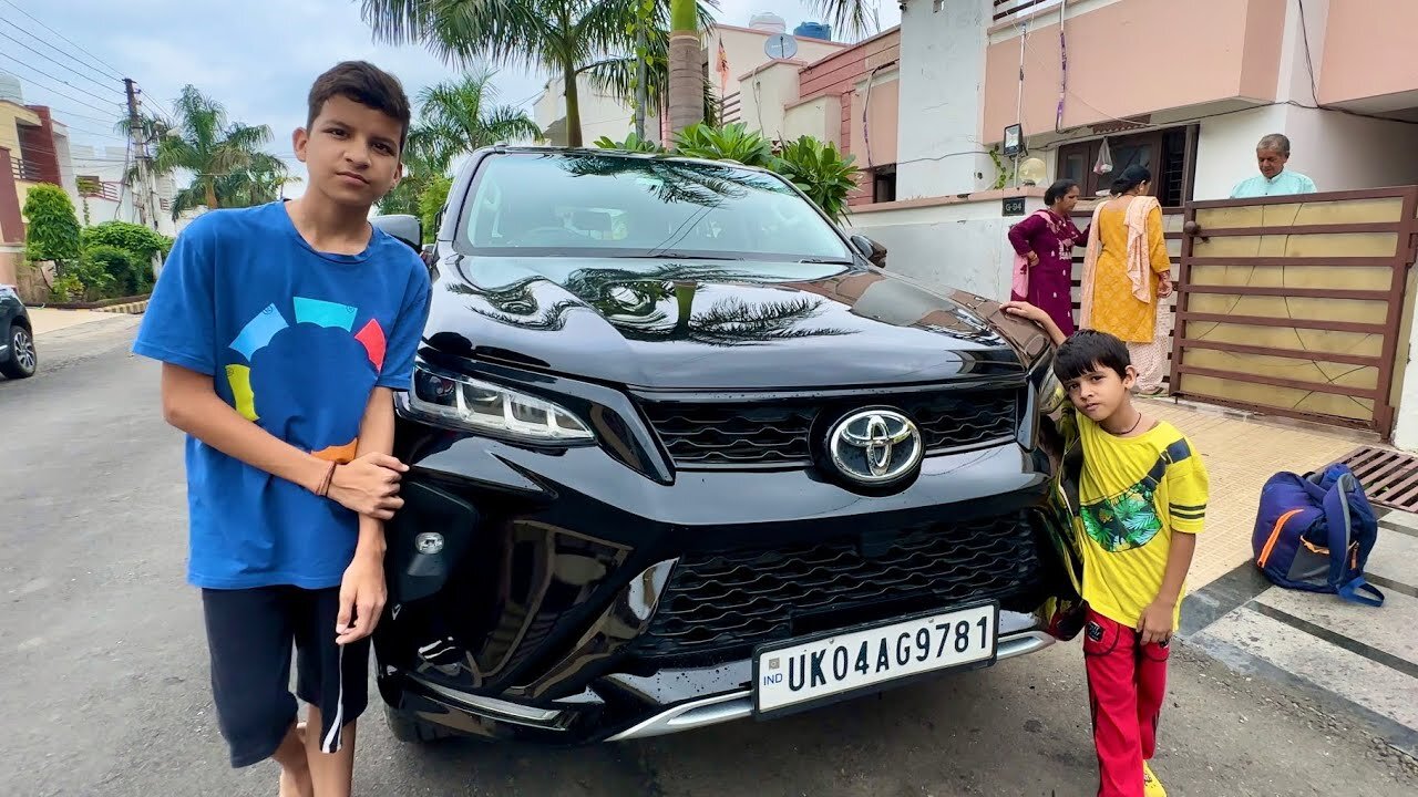 Finally Ghar Pohoch Gaya 😍 New Black Fortuner Leke