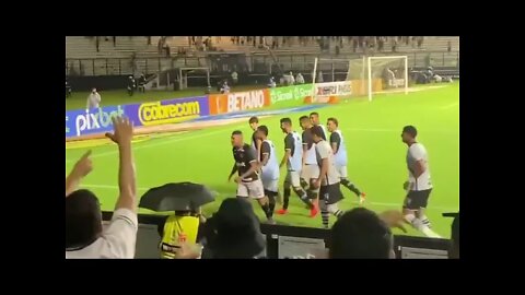 Raniel imitando um dinossauro após o gol - Vasco 3x2 Nova Iguaçu (2x0)