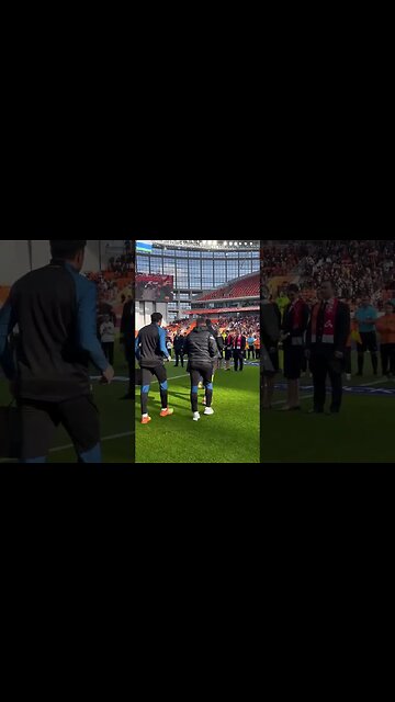 Os fãs de futebol aplaudiram de pé a tripulação da Ural Airlines do Airbus A320 RA-73805