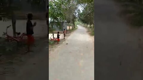 পাহাড়ি এলাকা প্রকৃতি সাজে যেন সেজেছে