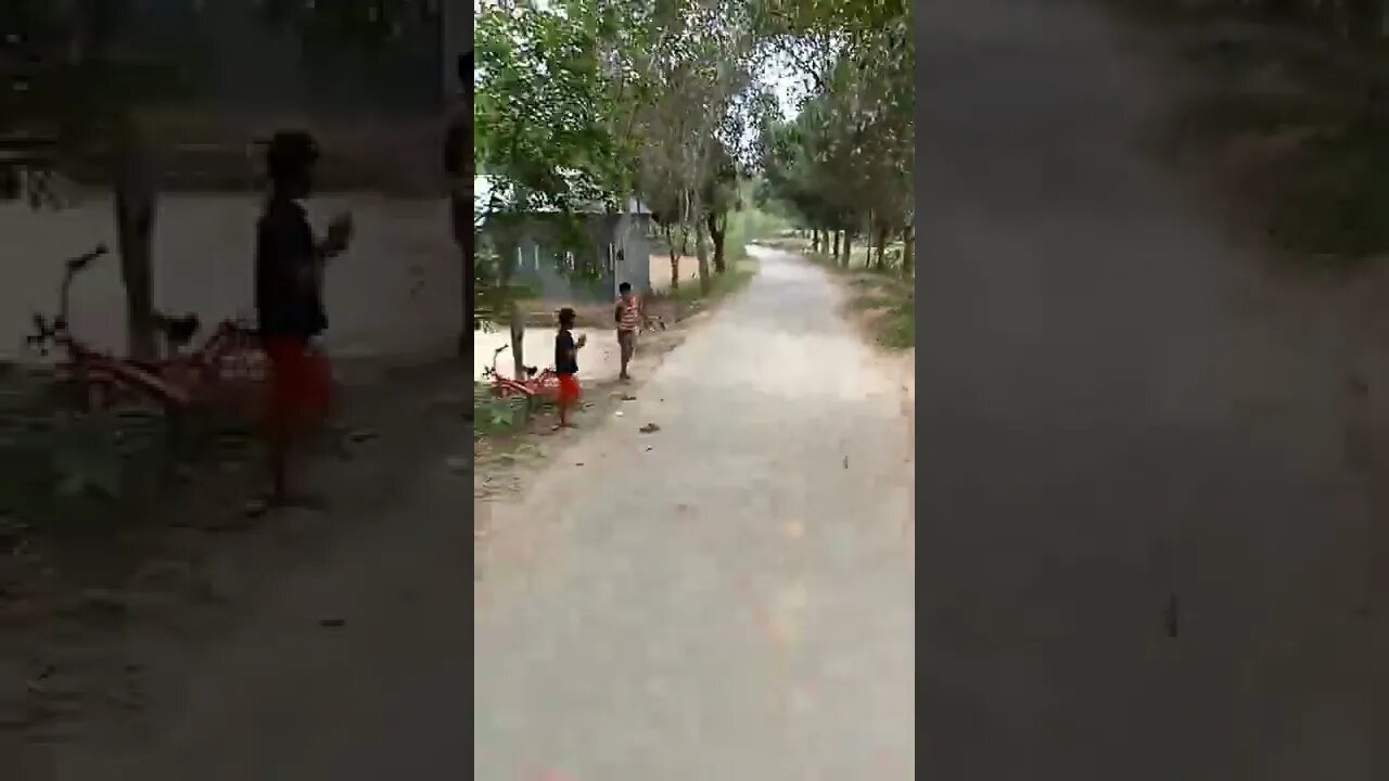 পাহাড়ি এলাকা প্রকৃতি সাজে যেন সেজেছে