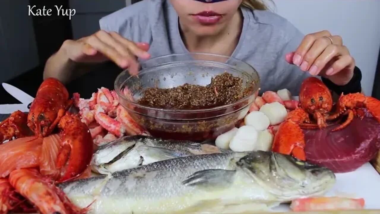 asmr mukbang: FISH, WHOLE GIANT SQUID, LOBSTER, KING CRAB, SALMON RAW ,OCTOPUS, SCALLOP, SHRIMP