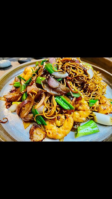 Cantonese Chow Mein with Shrimp 广式炒面