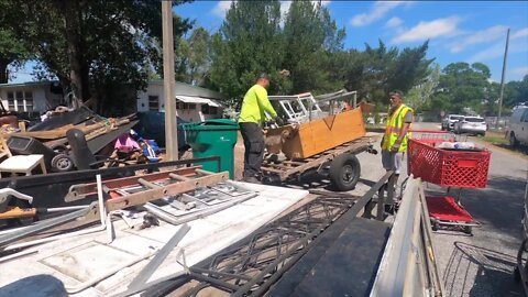 Cleanup begins at Pasco neighborhood eyesore