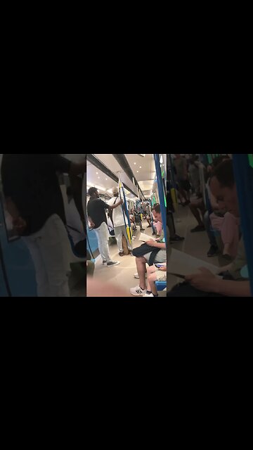 Infinity-like inside Montréal metro
